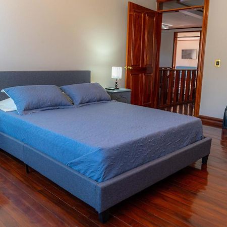 Casa Familiar La Tortuga Bed & Breakfast Heredia Exterior photo