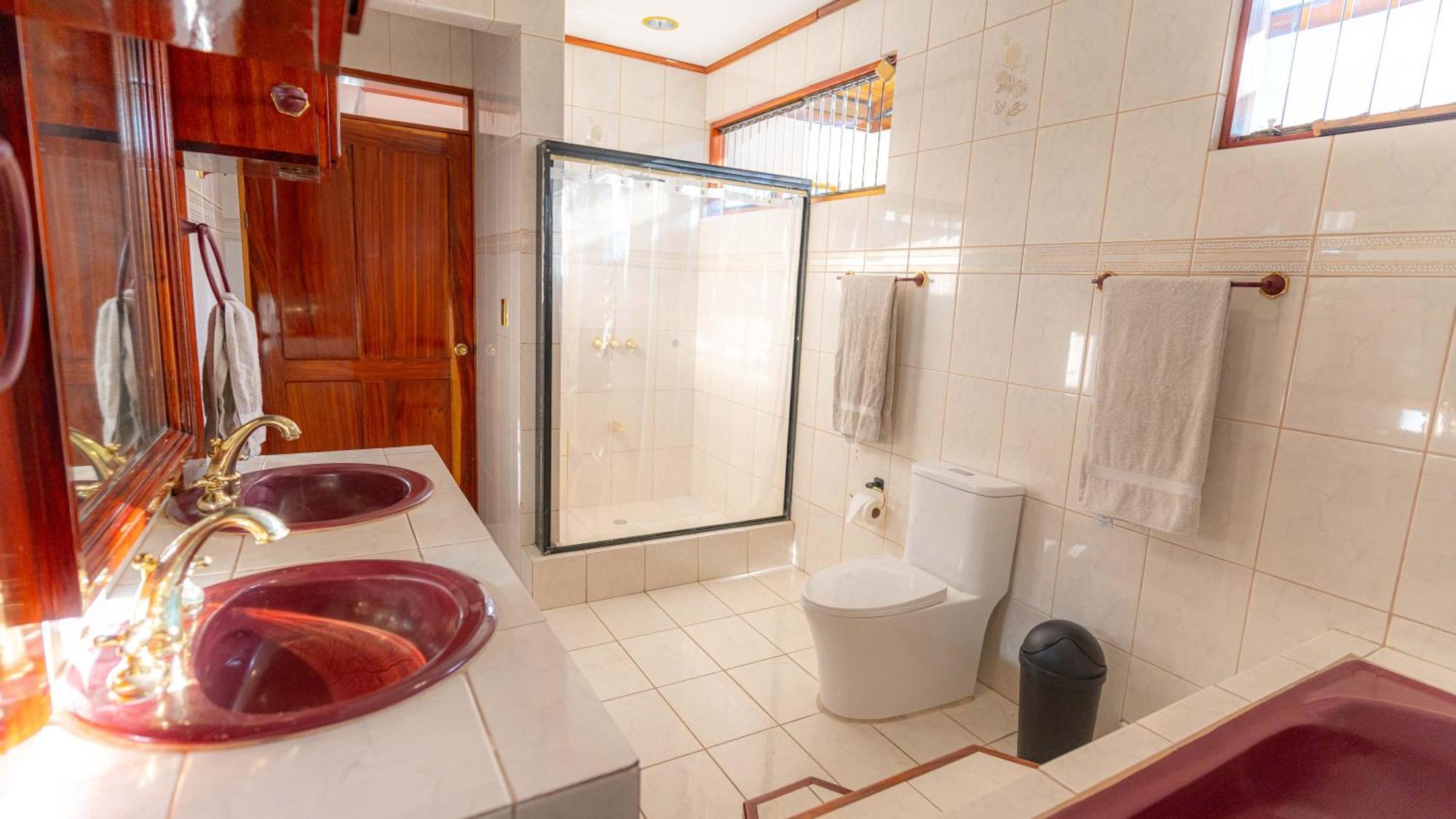 Casa Familiar La Tortuga Bed & Breakfast Heredia Exterior photo