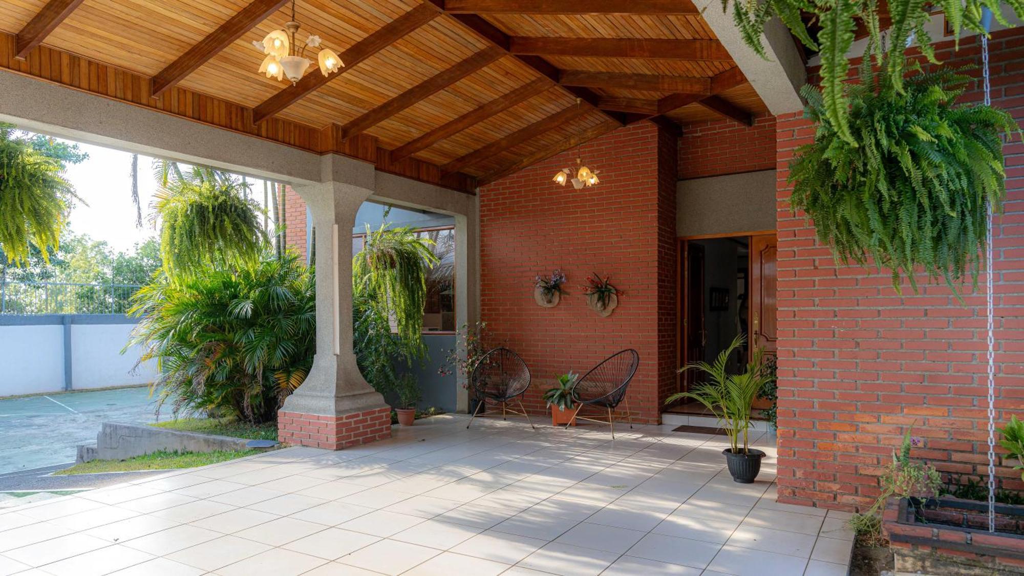 Casa Familiar La Tortuga Bed & Breakfast Heredia Exterior photo