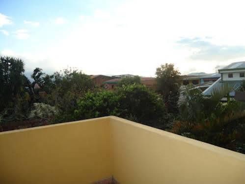 Casa Familiar La Tortuga Bed & Breakfast Heredia Exterior photo